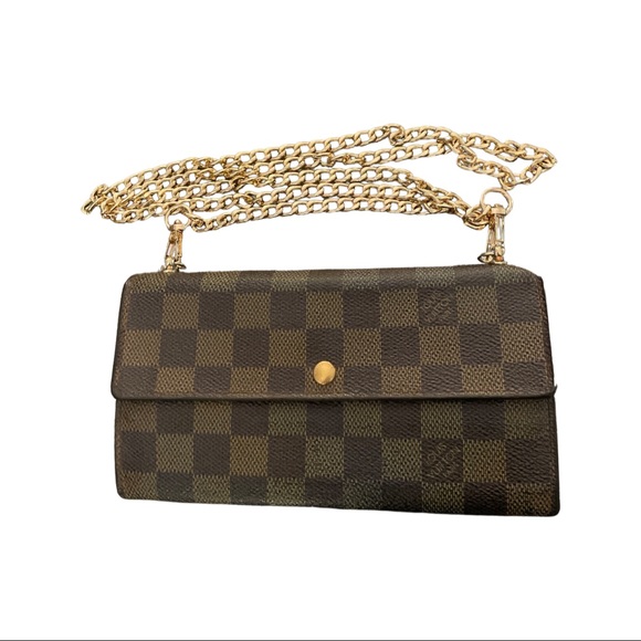 Handbags - Beautiful AUTHENTIC Louis Vuitton Damier Bi-fold wallet. Date code: CA0045.